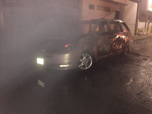 Pirómanos incendian 5 vehículos en Sahuayo - Primera Plana Noticias