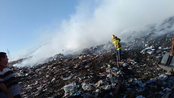 Incendio en basurero de Nueva Italia amenaza con invadir carretera ... - Primera Plana Noticias